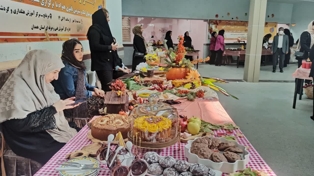 رونمایی از ۱۱۰ محصول تولیدی اداره کل آموزش فنی و حرفه ای استان همدان در  نمایشگاه و جشنواره پاییزی طعم های طلایی